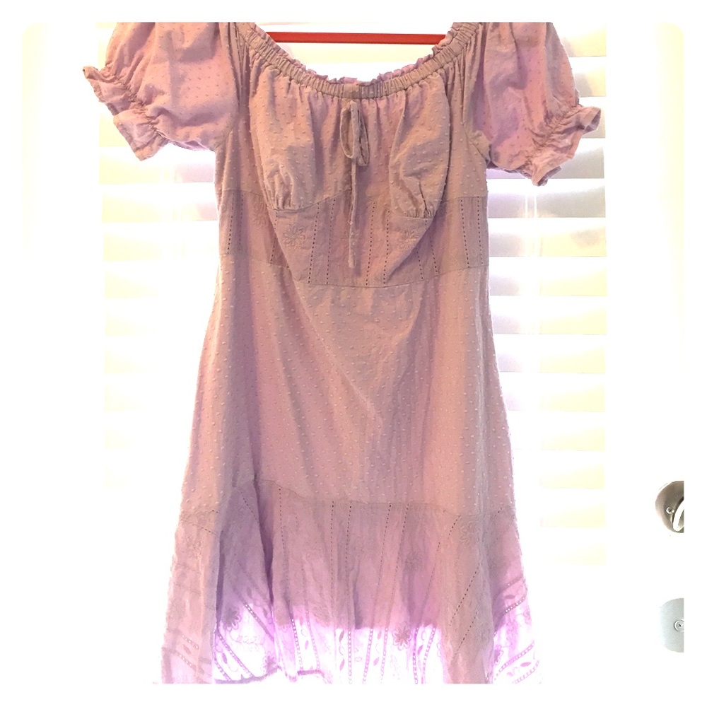 Lavender dress with puffy sleeves & lace details.